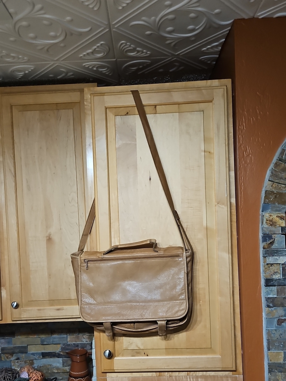 Wilsons Leather Tan Pebbled Leather Crossbody Shoulder Messenger Bag Briefcase